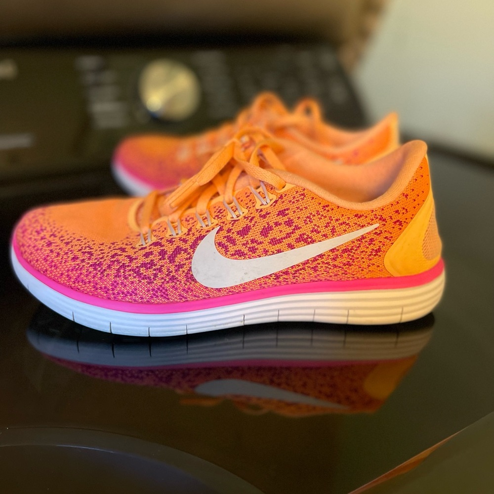 Women’s Nike sneakers